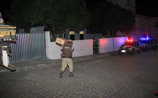 Todas as caixas com explosivos foram colocadas dentro da Delegacia.