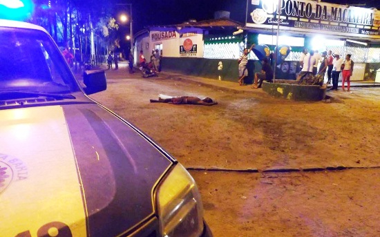 Cliente reage a assalto e mata bandido em posto de combustível