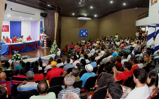 Militância se reúne em assembleia para apoiar o PT