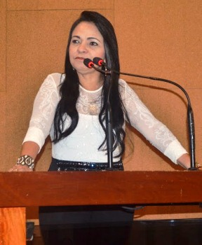 Moema chamou a atenção para a quantidade de mulher no poder, muito baixo segundo ela, para uma classe que lidera o eleitorado em todo país.