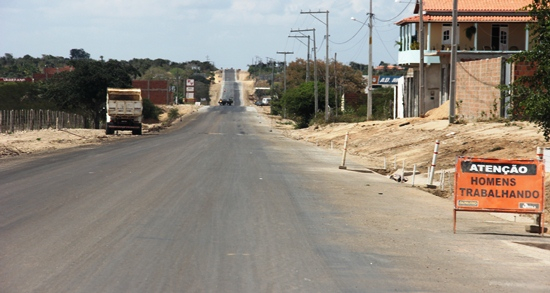 Em ritmo acelerado, Construtora Augúrio prevê entrega da estrada Várzea da Roça/São José do Jacuípe até o São João