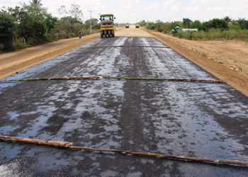 Em ritmo acelerado, Construtora Augúrio prevê entrega da estrada Várzea da Roça/São José do Jacuípe até o São João