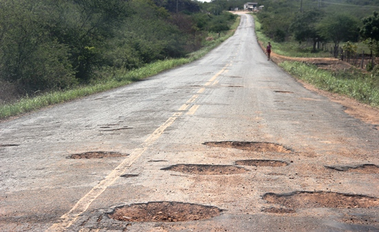 Moradores de Quijingue reclamam de más condições da rodovia e prometem fazer protesto