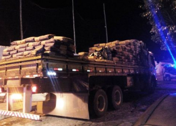PM de Valente apreende aproximadamente uma tonelada de explosivos que estava sendo transportados em caminhão