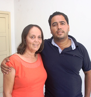 Tereza Cristina e seu filho Tiago garantem que são dois anos que passaram por dificuldades pela falta de apoio, mas segundo eles será o maior centro de recuperação da Bahia no futuro.