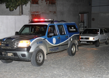 Policia Militar prende homem em flagrante minutos depois de furtar carro durante festival de prêmios em Coité