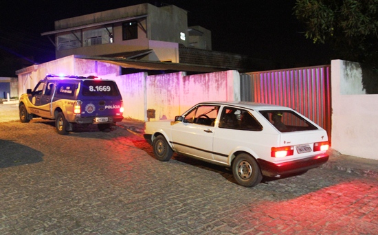 Policia Militar prende homem em flagrante minutos depois de furtar carro durante festival de prêmios em Coité
