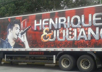 Carreta com equipamentos da dupla Henrique e Juliano é roubada; motorista é feito refém