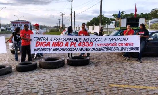 interdição da br 324 em feira.2