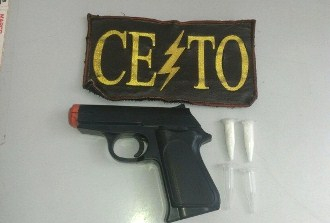 Policiais da CETO prendem jovem que estava cometendo assalto em Serrinha com arma de brinquedo