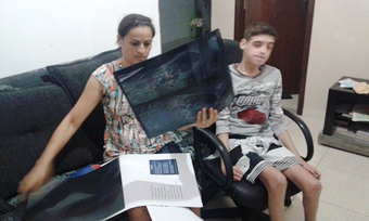 Kalliane mostra os exames que são muito difíceis e ela já conseguiu