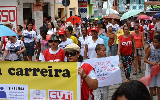 Até alunos foram às ruas / foto: Adriano Gomes