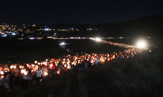 Procissão do Fogaréu em Serrinha completou 85 anos; bispo disse que foi a maior que já viu desde sua chegada