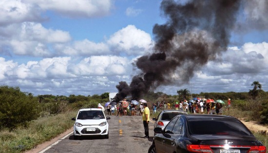 protesto em itiuba - 1