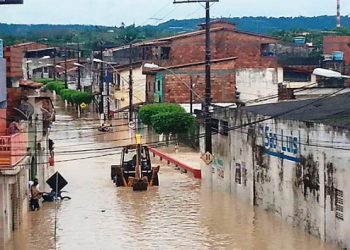 Rio transborda e causa estragos na cidade Santo Amaro da Purificação – BA