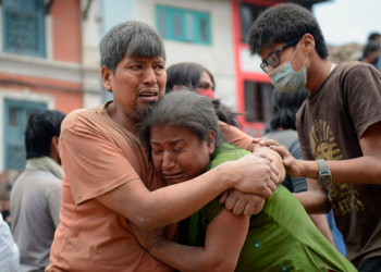 Número de mortes por terremotos no Nepal chega a 2.200