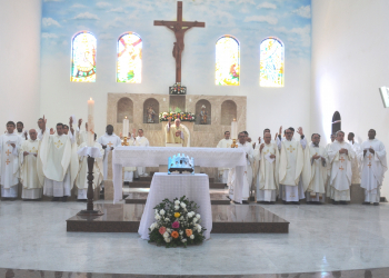 Celebração marca início do Sínodo Diocesano na catedral de Serrinha