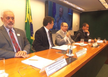 Programas federais são “Cavalo de Tróia” em municípios, diz deputado