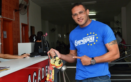 Atleta serrinhense ganha título internacional de Jiu-Jitsu