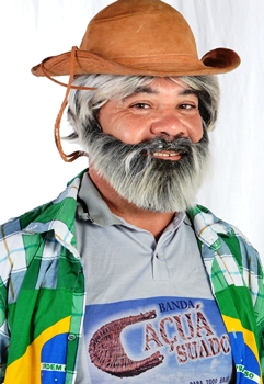 "Cumpade véi vá em meus show, compre o meu CD e DVD e me ajude, que minha apusentaduria não dá pra pagar nem meus remedio".