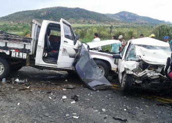 Motorista de Gol morre em colisão com D-20 na BA 245