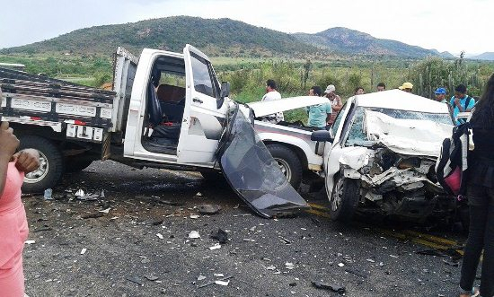 Motorista de Gol morre em colisão com D-20 na BA 245
