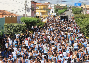 Lavagem de Queimadas:  Rabelo Gonzaga leva muito xote ao bloco Arrastão do Gonzagão
