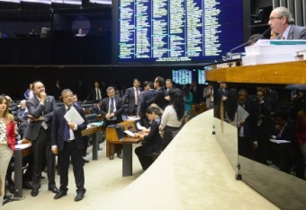 Câmara aprova fim da reeleição para presidente, governador e prefeito