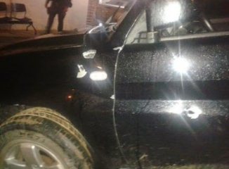 Tiros acertaram o carro do vereador.