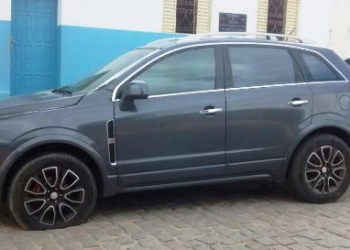 Carro com placa falsa de Conceição do Coité é abandonado na zona rural de Queimadas