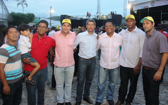 Em Serra Preta ao lado do secretário Jerônimo e demais lideanças