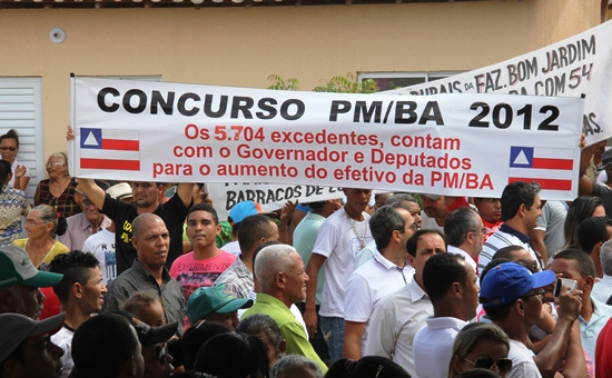 Correndo contra o tempo, aprovados no concurso da PM não dão sossego ao governador