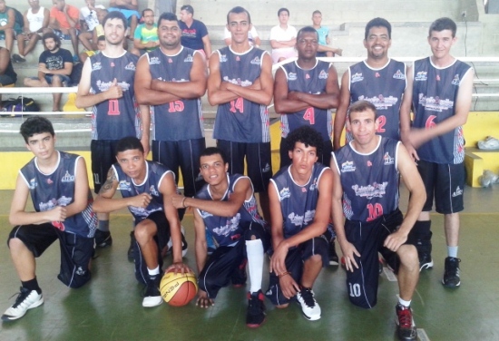 Criações Freitas segura a lanterna