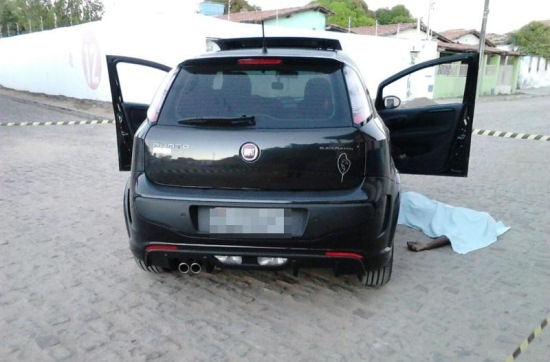 Homem é assassinado e suspeito é preso minutos depois do crime