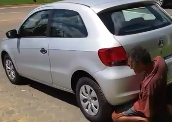 RO – Homem é flagrado mantendo relações com escapamento de carro