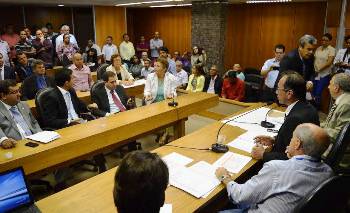 Fátima citou muitas situações que vem a prejudicar a população e os municípios.