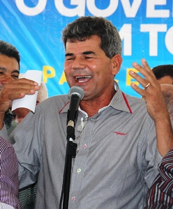 Governador Rui Costa entrega “pacote” de benefícios na cidade de Valente