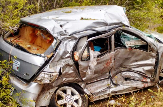 Motorista de Gol morre em ao colidir em carreta na BR 407