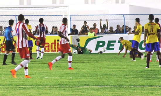 Jacuipense perde em casa para o Náutico por 2 a 0 dá adeus a Copa do Brasil