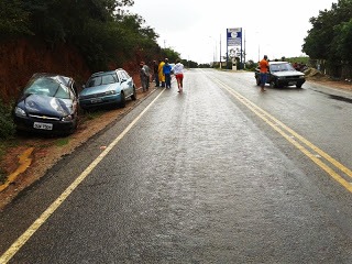 Um Corsa Classic e um Gol