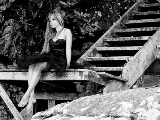 Gari faz ensaio fotográfico e cria página na web para realizar sonho