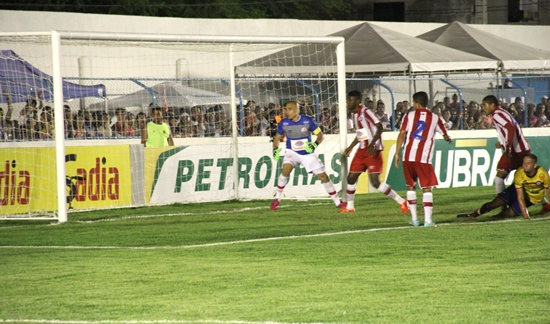 Melhor lance do segundo tempo para o Jacuipense Meidson desperdiçou