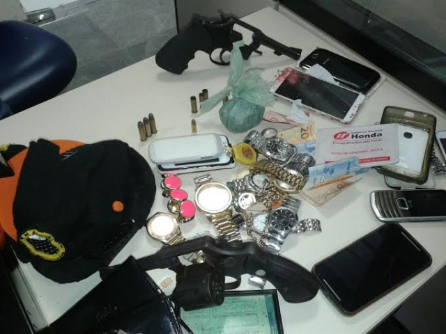 Quatro suspeitos de assaltos morrem após confronto com PMs de Feira de Santana