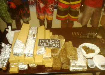 PM prende nove pessoas com cerca de 25 kg de maconha e um revolver calibre 38 em Tucano