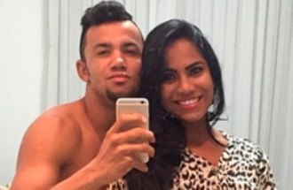 ‘Mundo pequeno’: Jogador do Bahia assume namoro com musa da Catuense