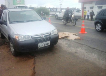 Motorista de Fiat Strada com placa de Valente se joga debaixo de carreta em Feira de Santana