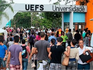 Em greve, docentes de universidades da BA rejeitam proposta do governo