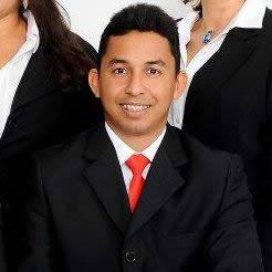 O jovem advogado havia passado recentemente nos exames da OAB. 