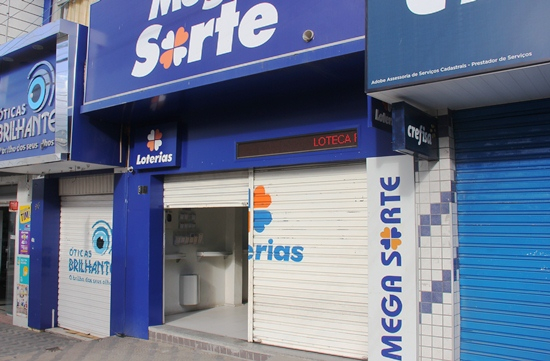 Casa Lotérica é arrombada no Centro de Conceição do Coité; câmeras registram o momento