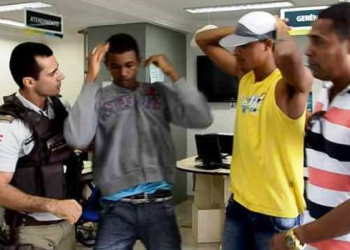 Dois homens são presos em tentativa de assalto a cooperativa de crédito na cidade de Tucano